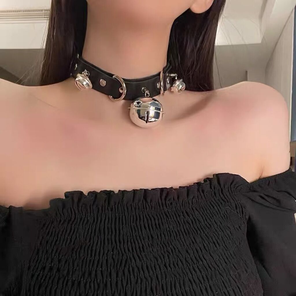 Big bell collar PU leather clavicle collar traction chain