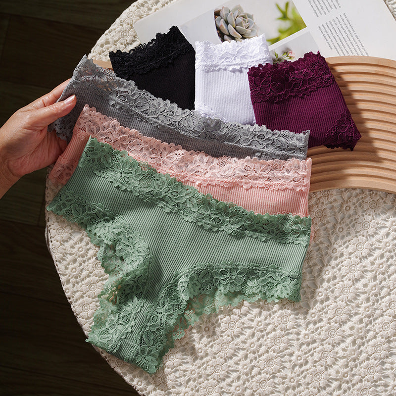 Low-rise floral lace panties with a cotton gusset.