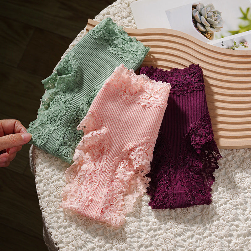 Low-rise floral lace panties with a cotton gusset.