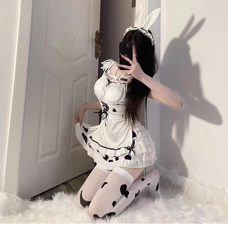 Dienstmädchenkostüm Cosplay verführt rosa Kuhhasenmädchen