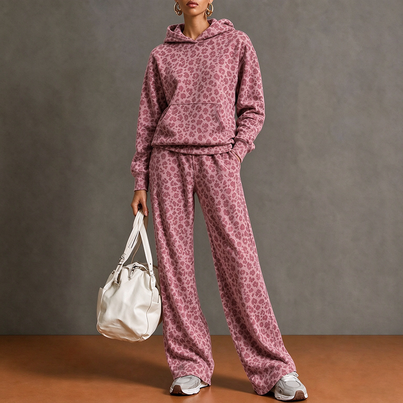 Leopard-print hooded sweatshirt and wide-leg trousers for autumn/winter