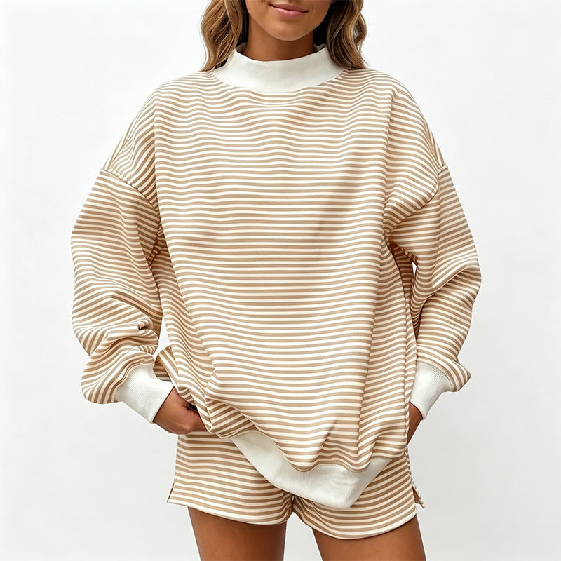 Loose, casual striped tracksuit with an oversized neckline