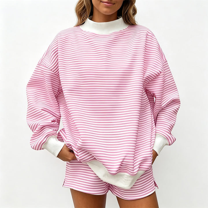 Loose, casual striped tracksuit with an oversized neckline