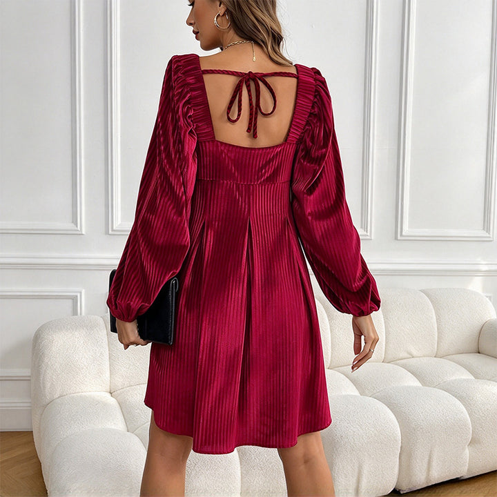 Vintage-style velvet square-neck Christmas dress