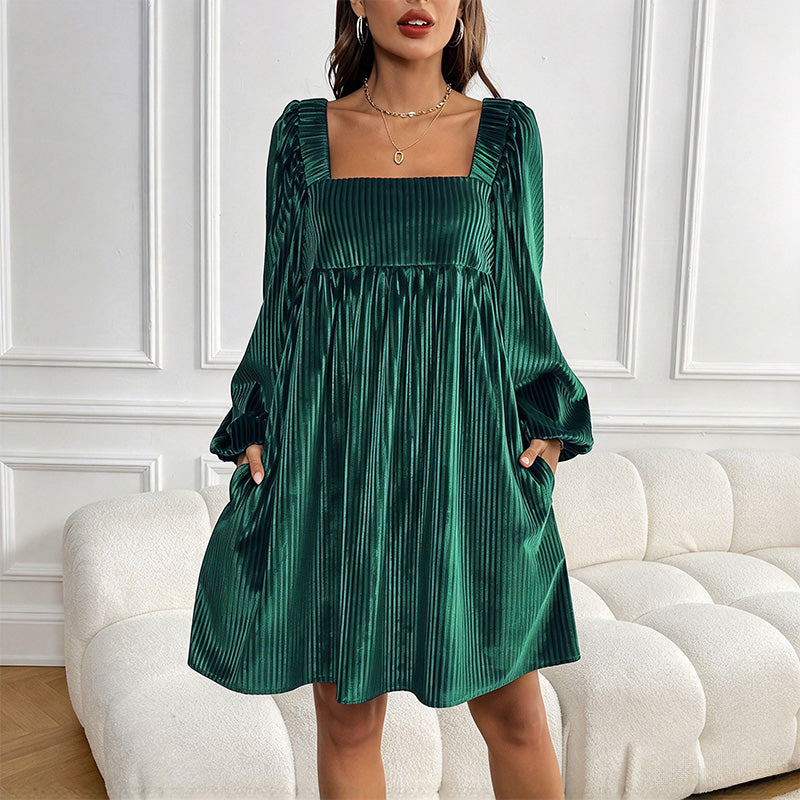 Vintage-style velvet square-neck Christmas dress