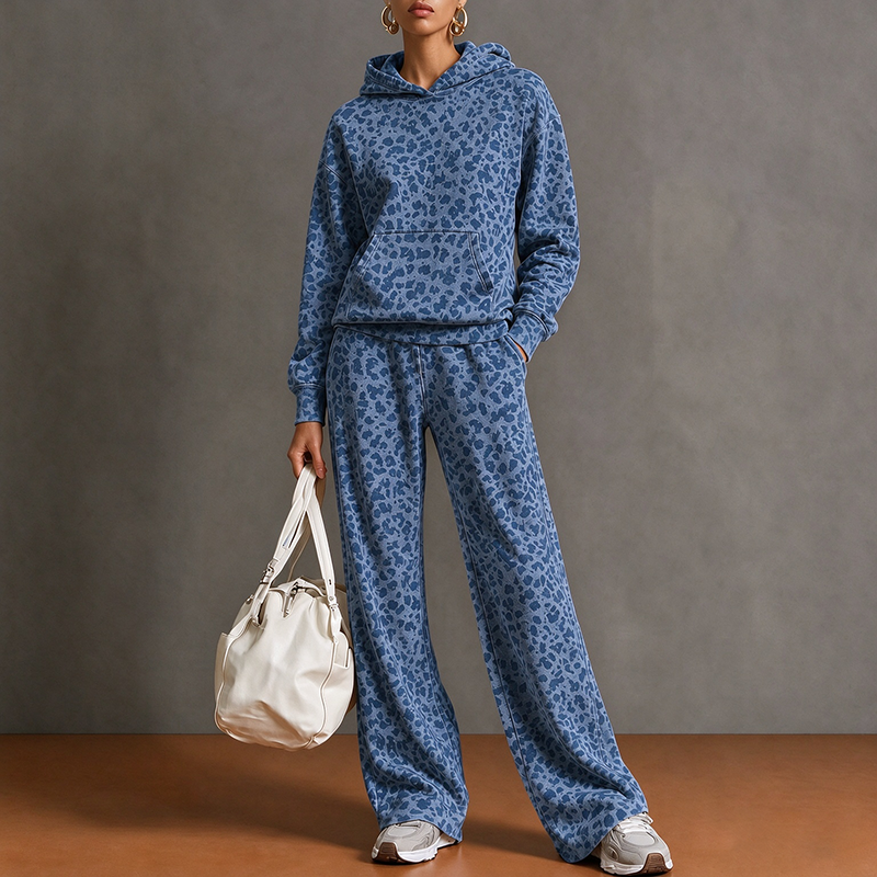 Leopard-print hooded sweatshirt and wide-leg trousers for autumn/winter