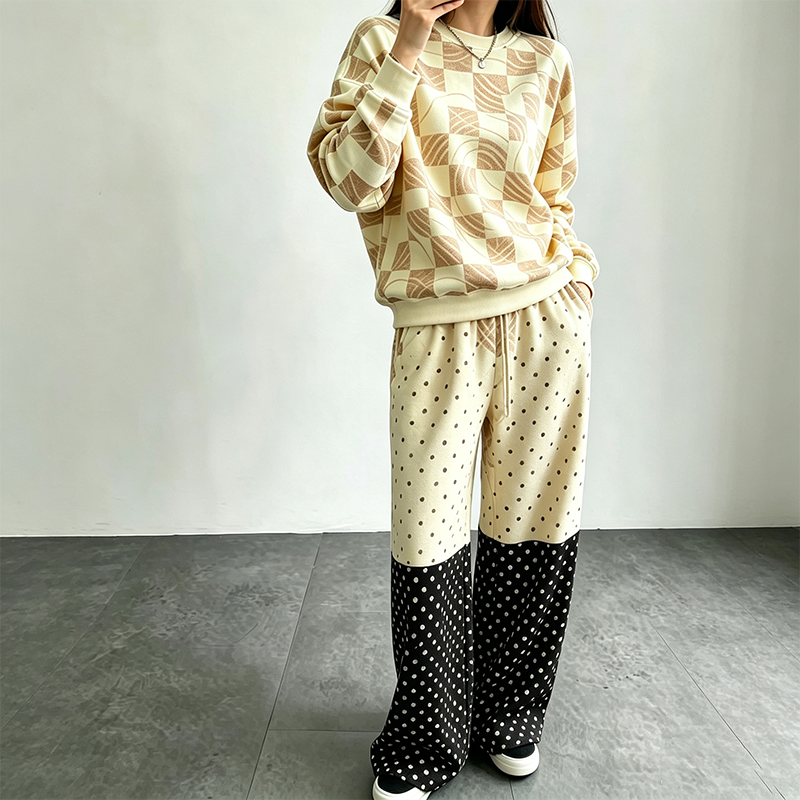 Retro-style loose sweatshirt set