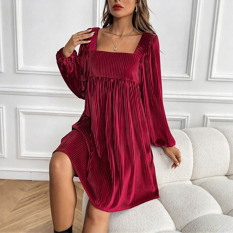 Vintage-style velvet square-neck Christmas dress
