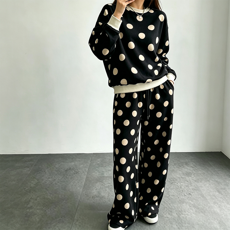 Retro-style loose sweatshirt set