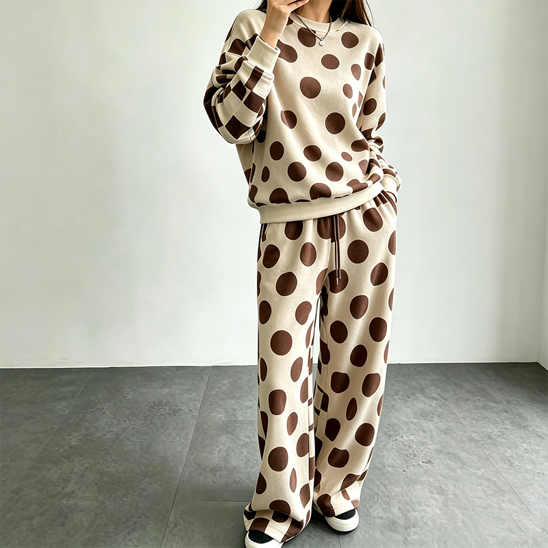 Retro-style loose sweatshirt set