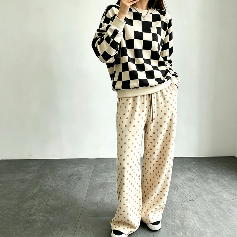 Retro-style loose sweatshirt set