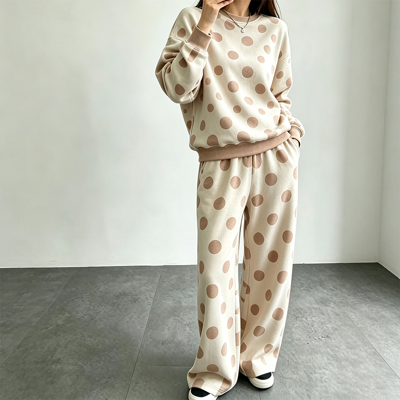 Retro-style loose sweatshirt set
