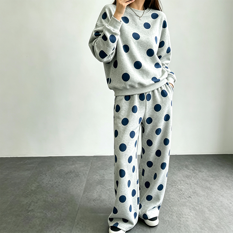 Retro-style loose sweatshirt set