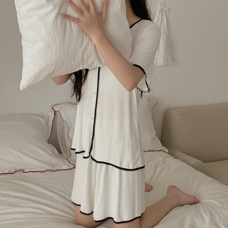 Short-sleeved loungewear and pajama shorts set