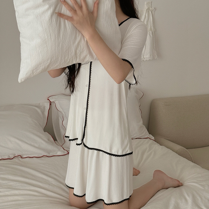 Short-sleeved loungewear and pajama shorts set