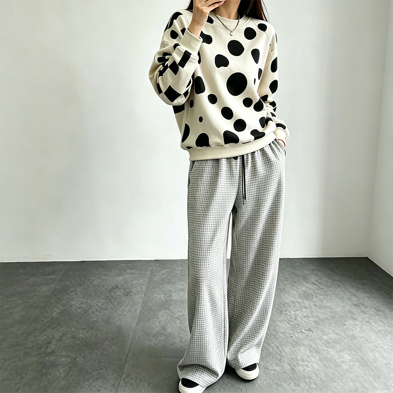 Retro-style loose sweatshirt set