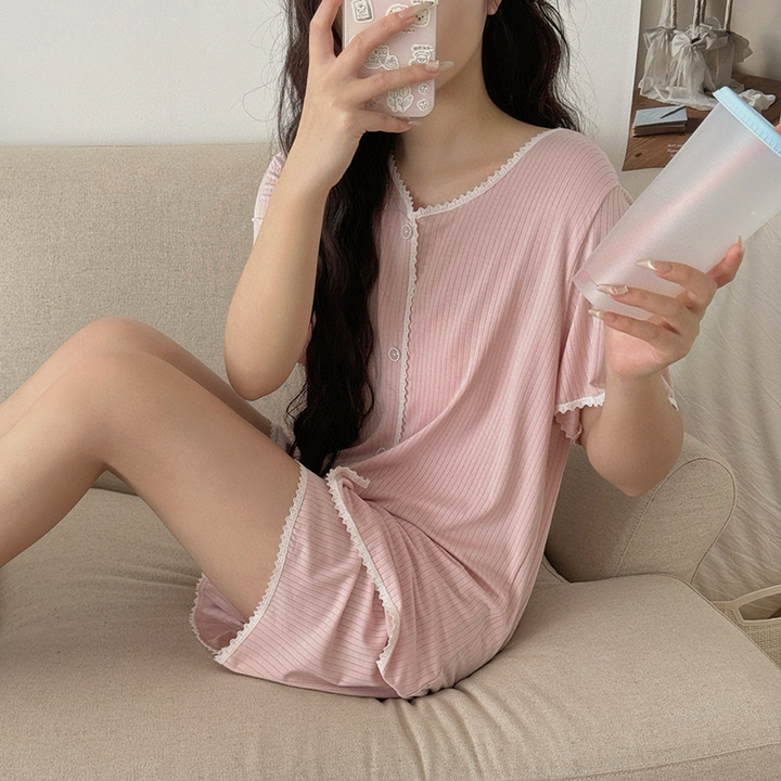 Short-sleeved loungewear and pajama shorts set
