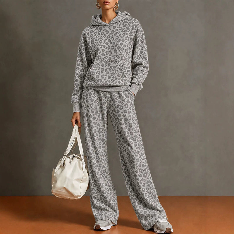 Leopard-print hooded sweatshirt and wide-leg trousers for autumn/winter
