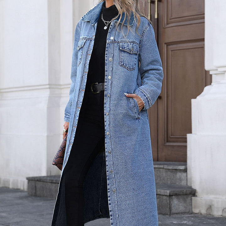 Stylish, loose-fit, long denim jacket