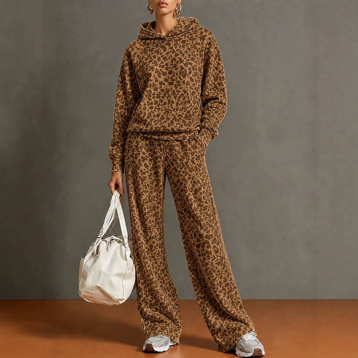 Leopard-print hooded sweatshirt and wide-leg trousers for autumn/winter