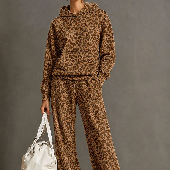 Leopard-print hooded sweatshirt and wide-leg trousers for autumn/winter