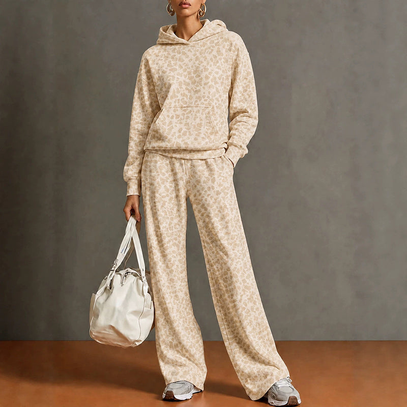 Leopard-print hooded sweatshirt and wide-leg trousers for autumn/winter