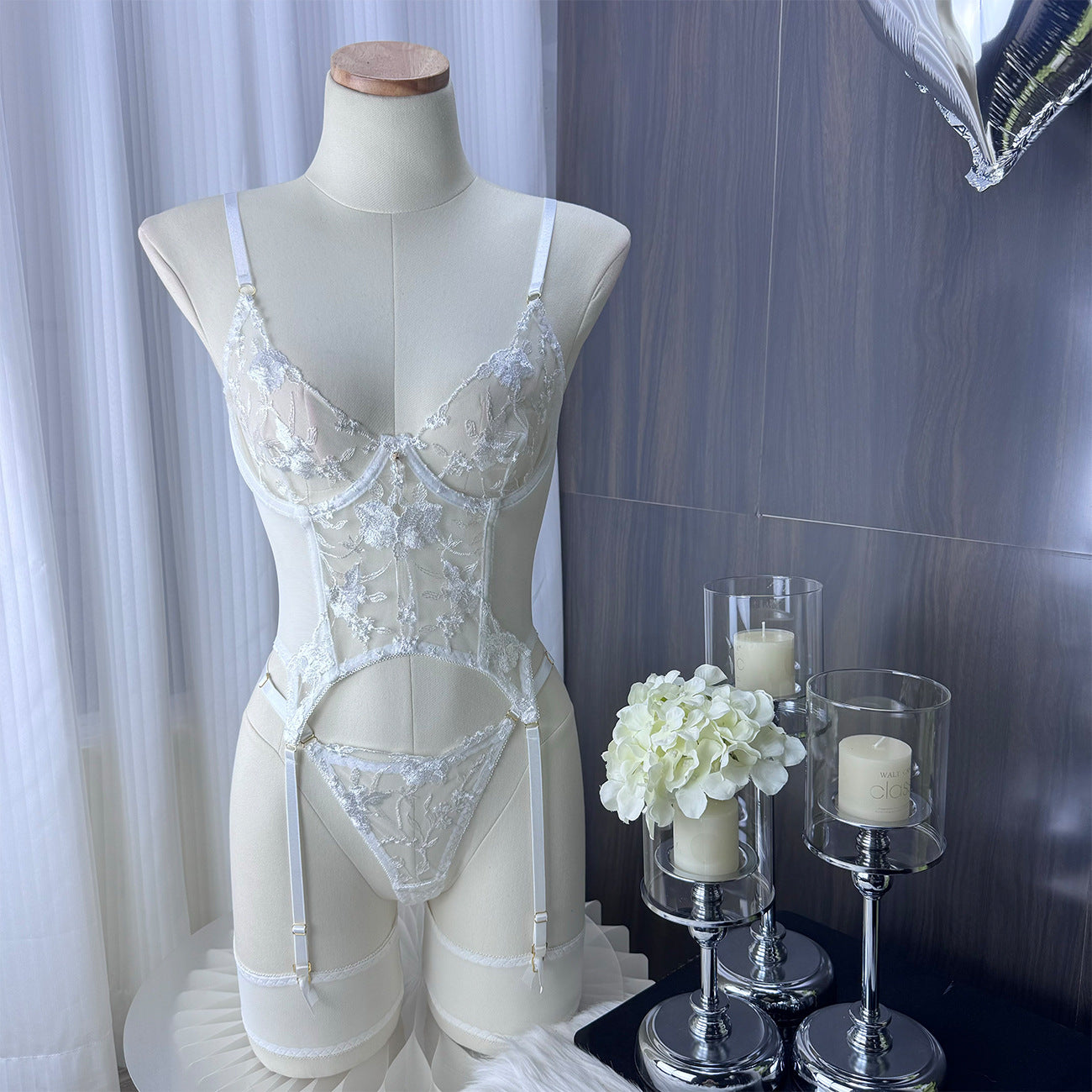 Besticktes Dessous-Set