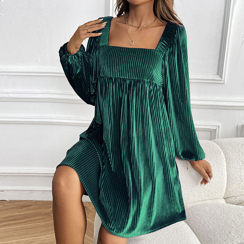 Vintage-style velvet square-neck Christmas dress