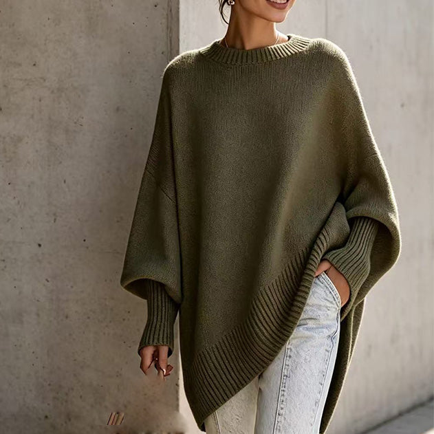 Loose-fitting, solid-color, crew-neck knit top for autumn and winter.