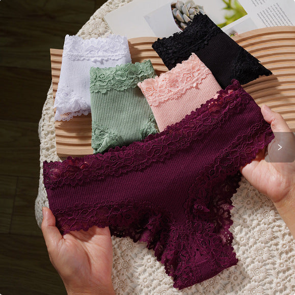 Low-rise floral lace panties with a cotton gusset.
