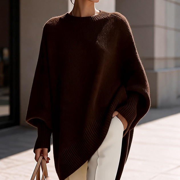 Loose-fitting, solid-color, crew-neck knit top for autumn and winter.