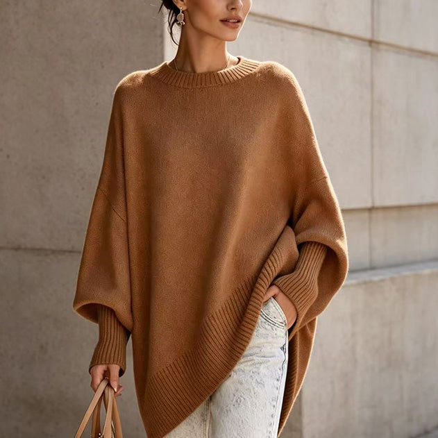 Loose-fitting, solid-color, crew-neck knit top for autumn and winter.
