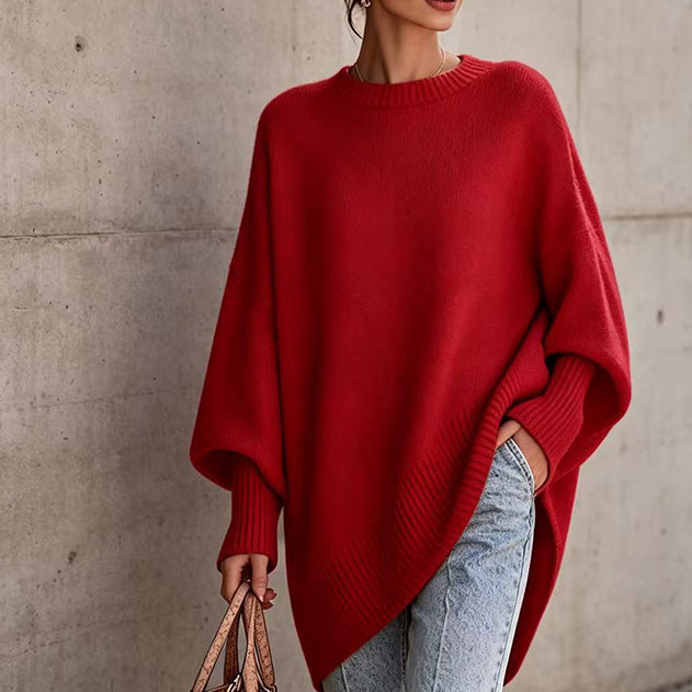 Loose-fitting, solid-color, crew-neck knit top for autumn and winter.