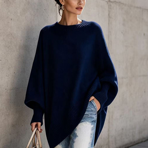 Loose-fitting, solid-color, crew-neck knit top for autumn and winter.