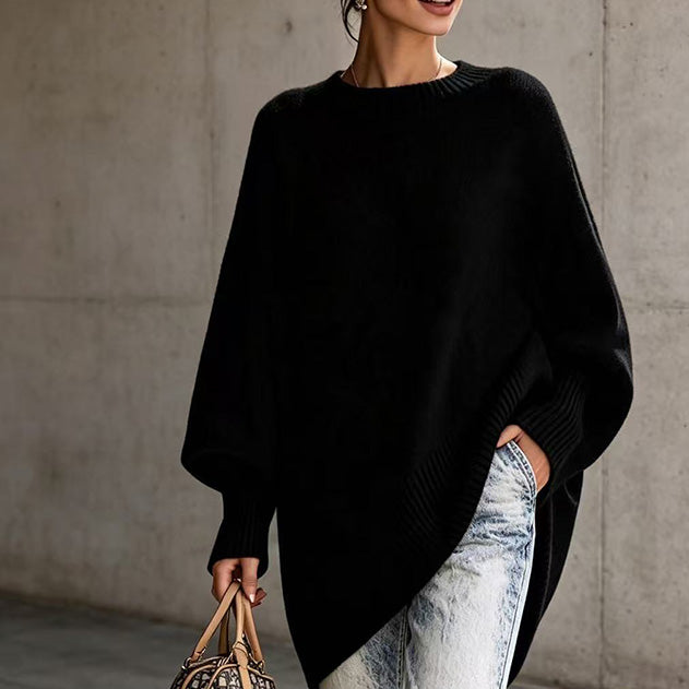 Loose-fitting, solid-color, crew-neck knit top for autumn and winter.