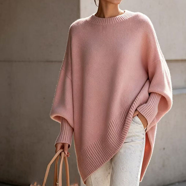 Loose-fitting, solid-color, crew-neck knit top for autumn and winter.