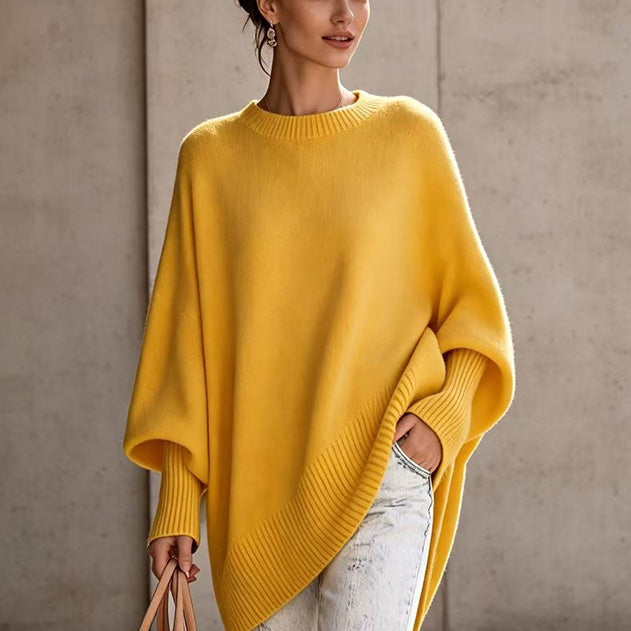 Loose-fitting, solid-color, crew-neck knit top for autumn and winter.