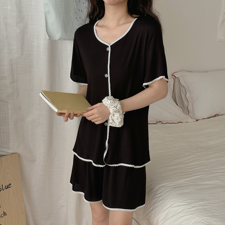 Short-sleeved loungewear and pajama shorts set