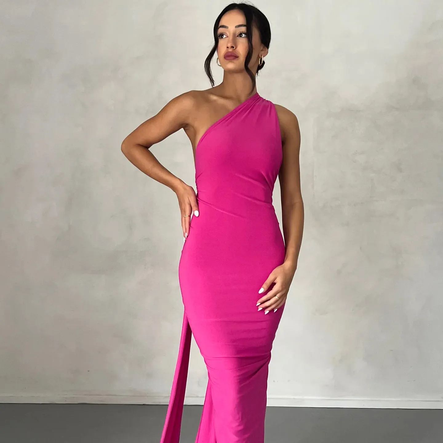 Sexy rückenfreies, plissiertes, schlankes, einfarbiges, ärmelloses, elegantes Kleid